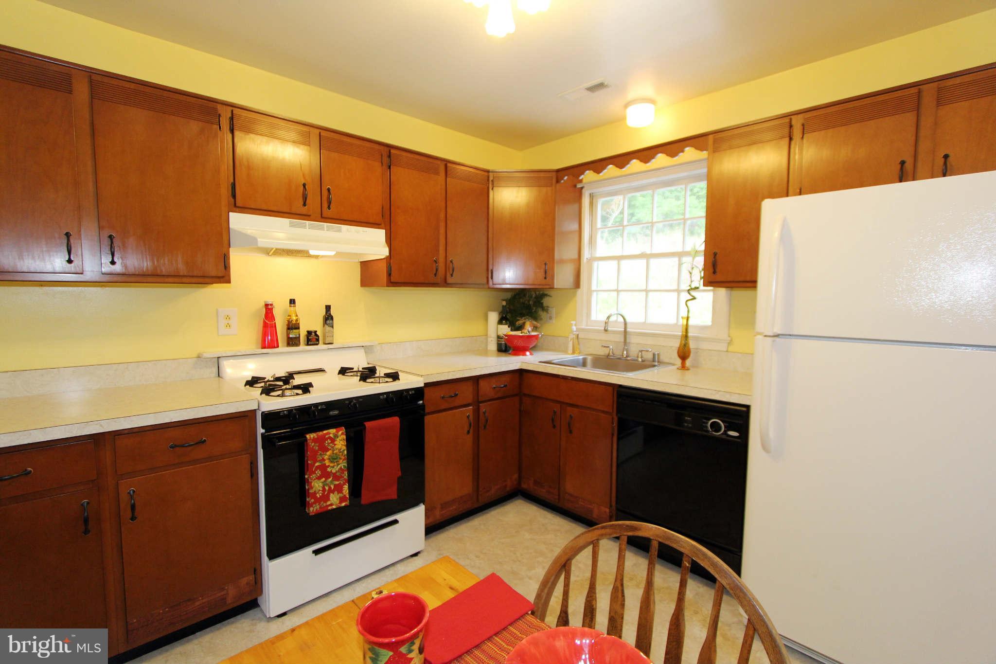 712 Harrington Road Rockville, MD 20852 - Photo 8 of 30 Kitchen 1