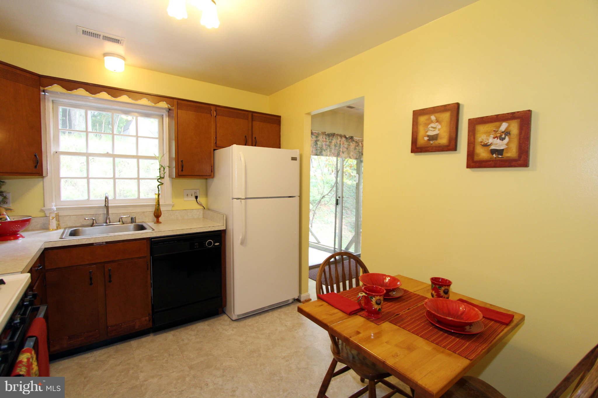 712 Harrington Road Rockville, MD 20852 - Photo 9 of 30 Kitchen 2