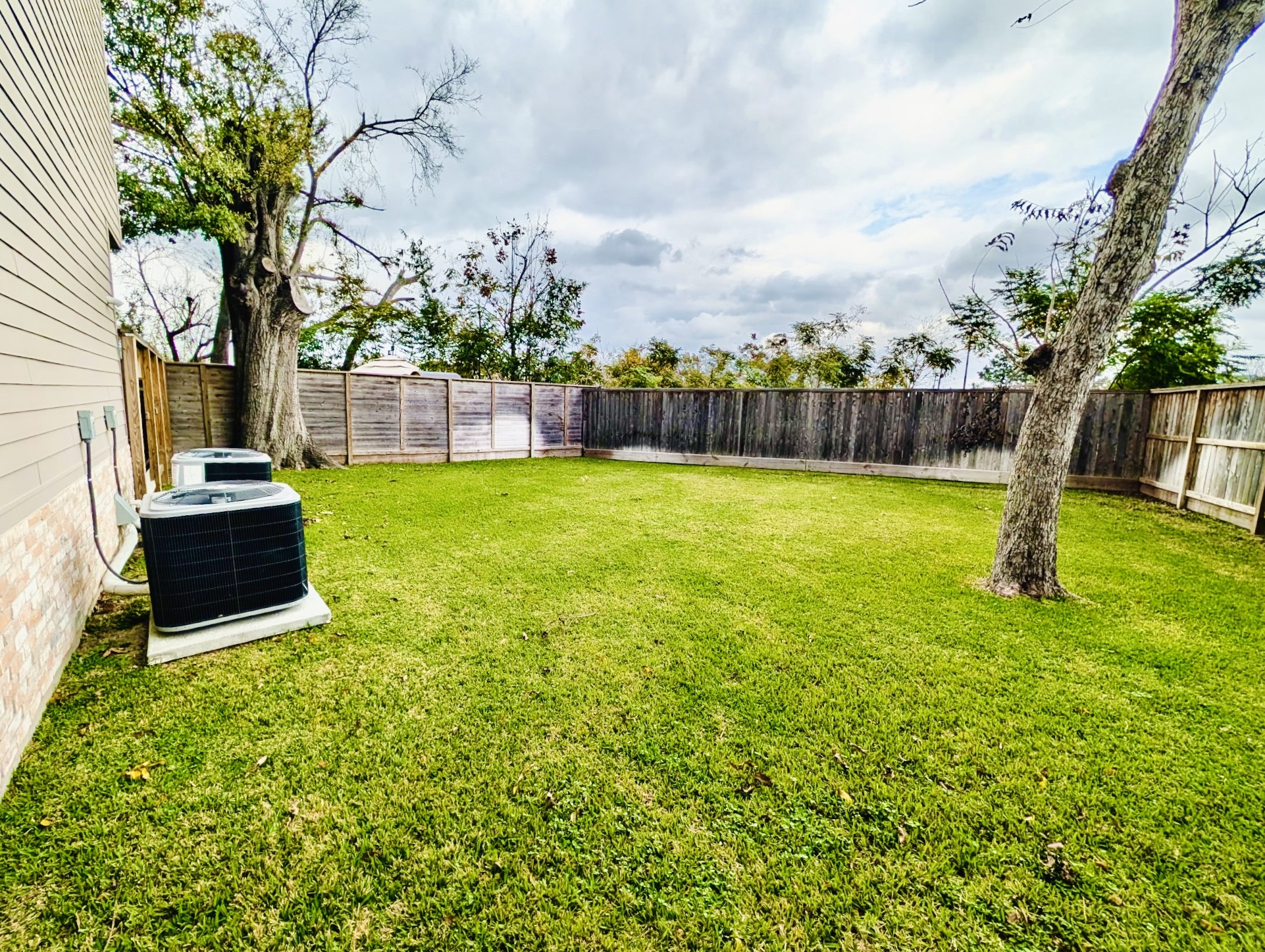 3102 Eunice Street Houston, TX 77009 - Photo 25 of 29 a swimming pool with lots of tress in front of it