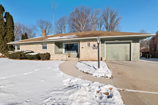 $259,900 | 2112 Markham Street, Manitowoc, WI 54220