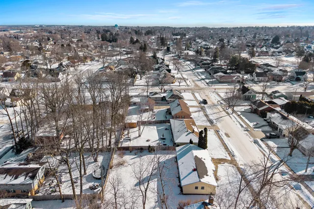 $259,900 | 2112 Markham Street, Manitowoc, WI 54220