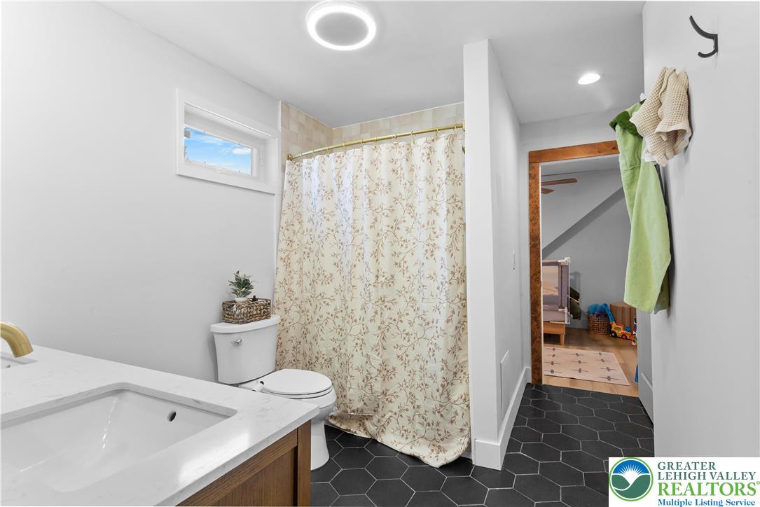 915 Magnolia Road Hellertown, PA 18055 - Photo 22 of 30