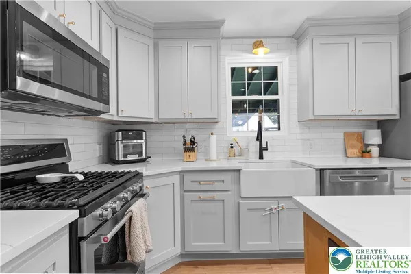 $419,900 | 915 Magnolia Road, Hellertown, PA 18055