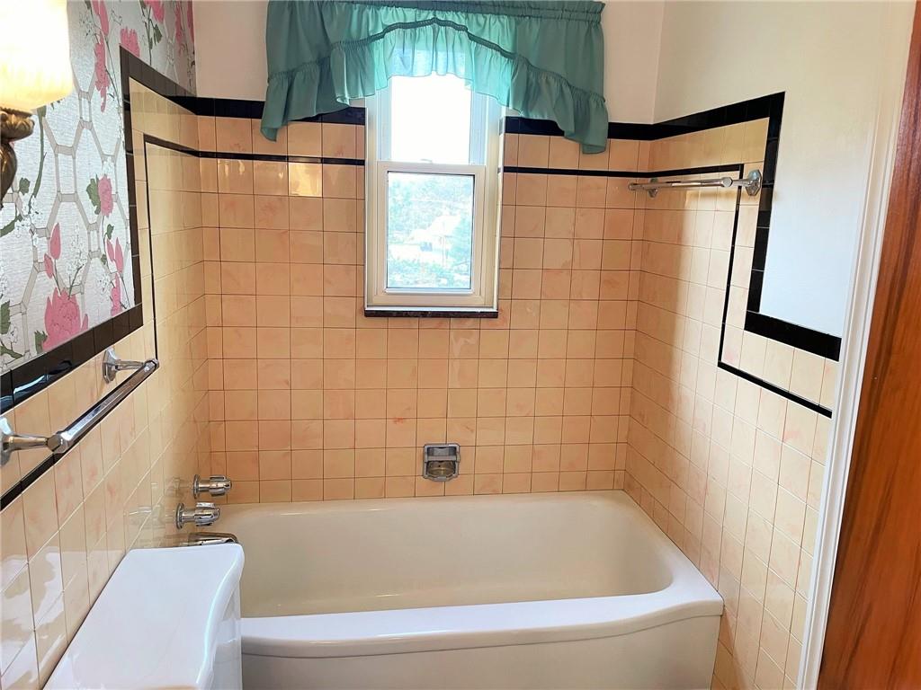 1236 Hamilton Road Pittsburgh, PA 15234 - Photo 12 of 22 Gallery Image 12