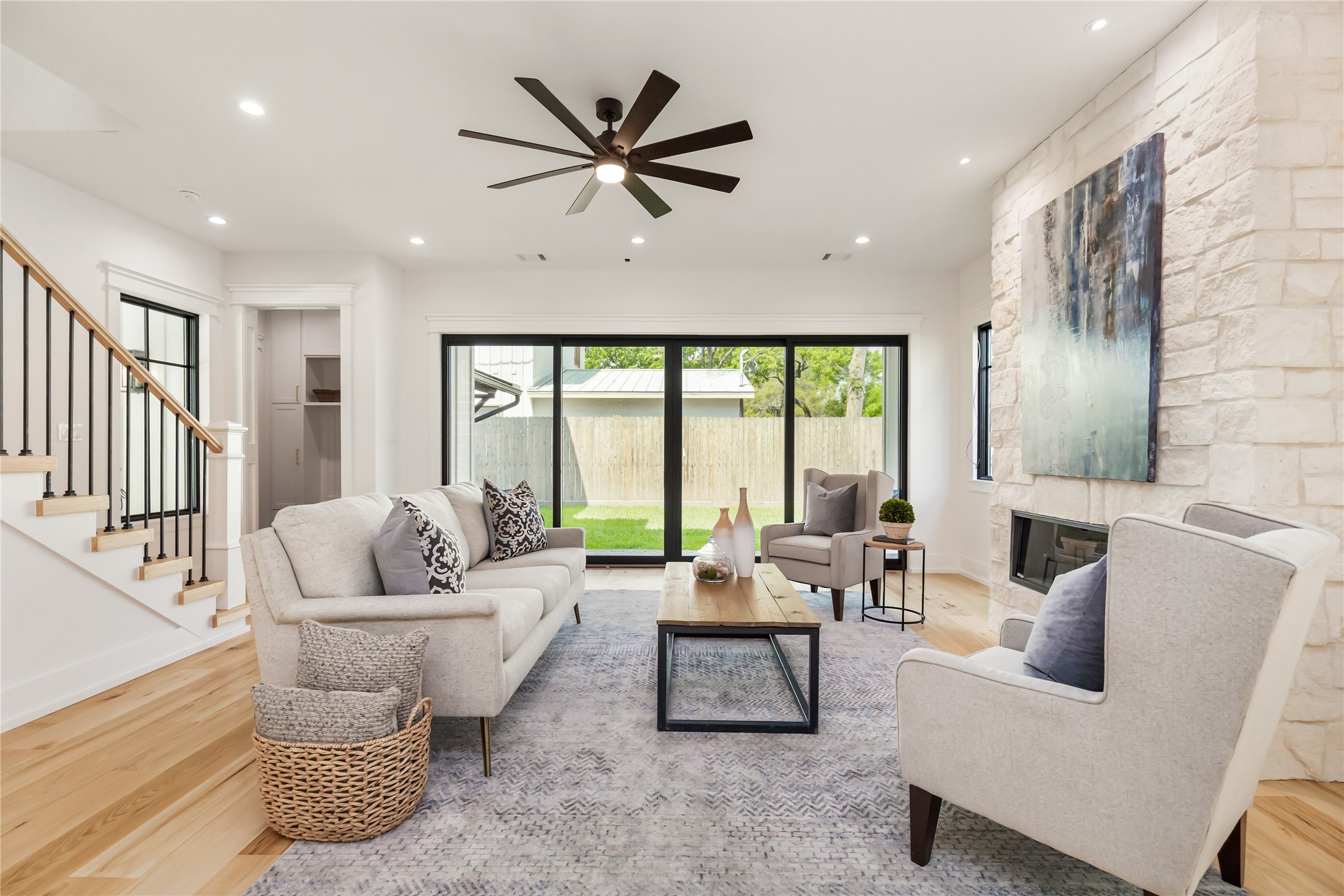 934 West 43rd Street Houston, TX 77018 - Photo 9 of 15 a living room with furniture and a large window