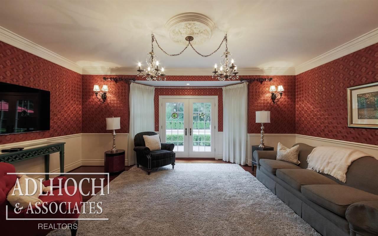 920 Shoreham Road Grosse Pointe, MI 48236 - Photo 9 of 39 31304749-8.JPG