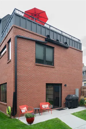 a view of a small yard