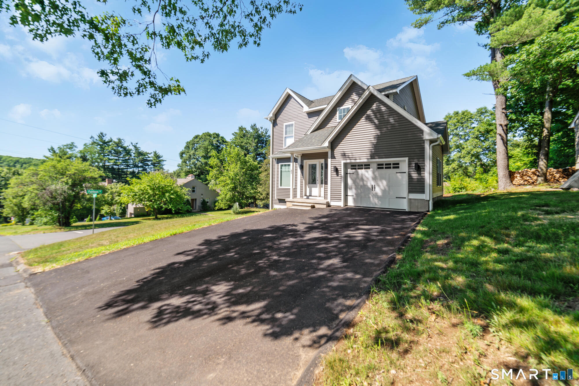 85 Vanderbilt Road Bristol, CT 06010 - Photo 2 of 34