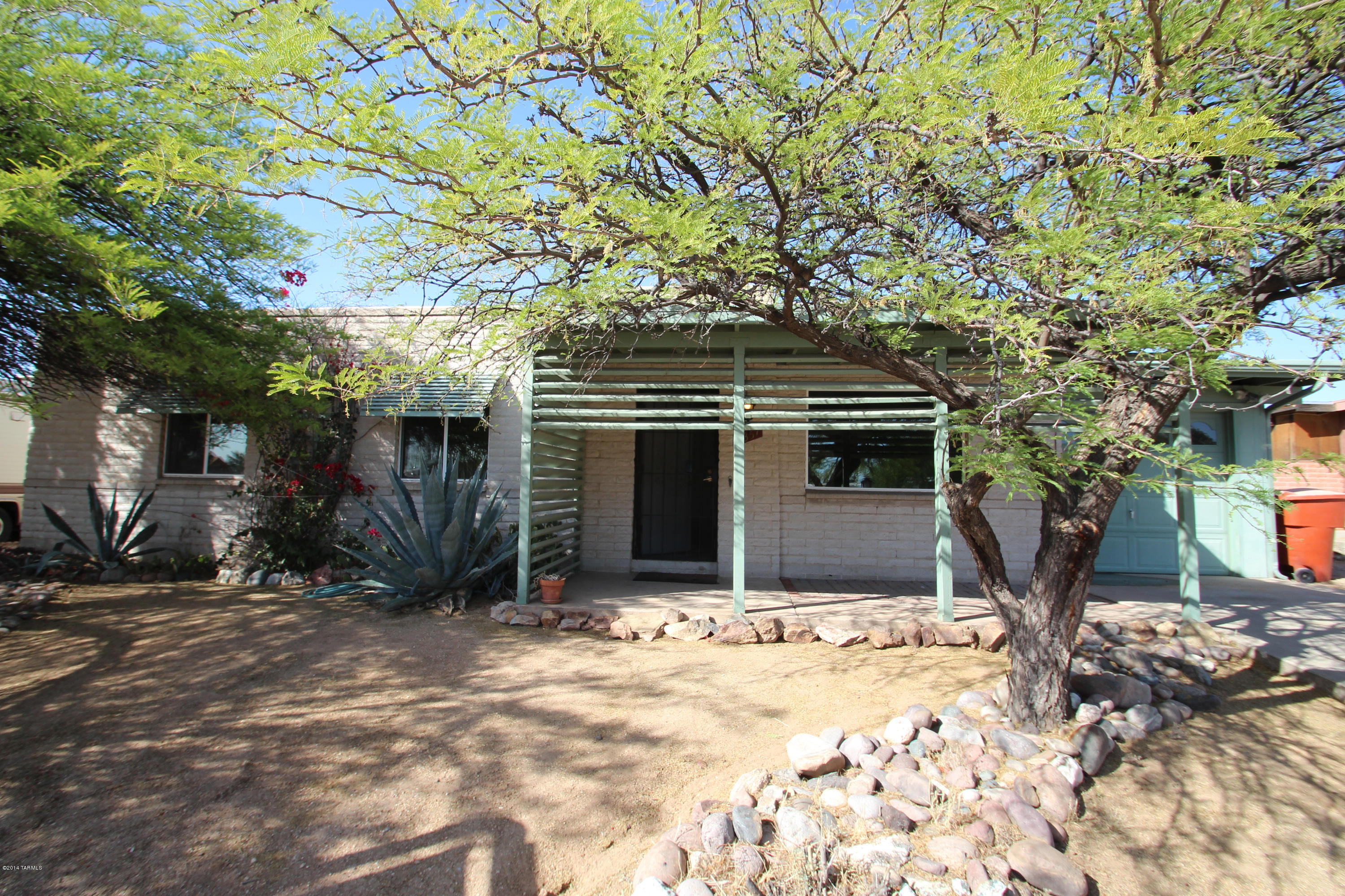 8357 East Rolling Ridge Street Tucson, AZ 85710 - Photo 3 of 16 Gallery Image 3