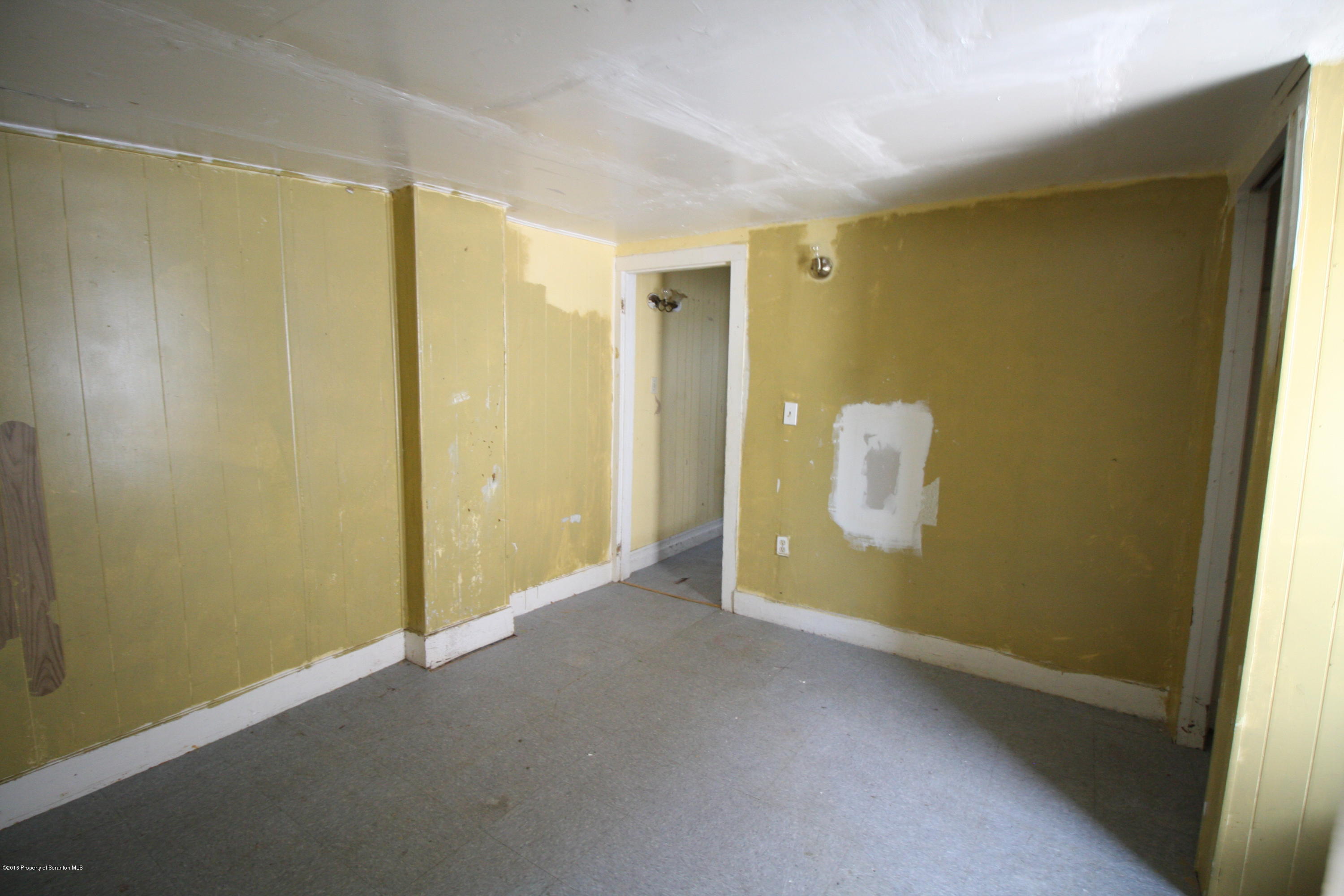 949 Providence Road Scranton, PA 18508 - Photo 4 of 15 Gallery Image 4