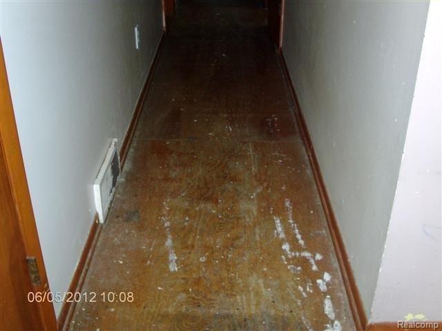 8423 Gosline Road Marlette, MI 48453 - Photo 5 of 10 hallway.jpg