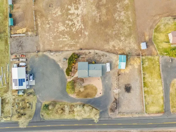 $700,000 | 896 Southeast Dover Lane, Madras, OR 97741