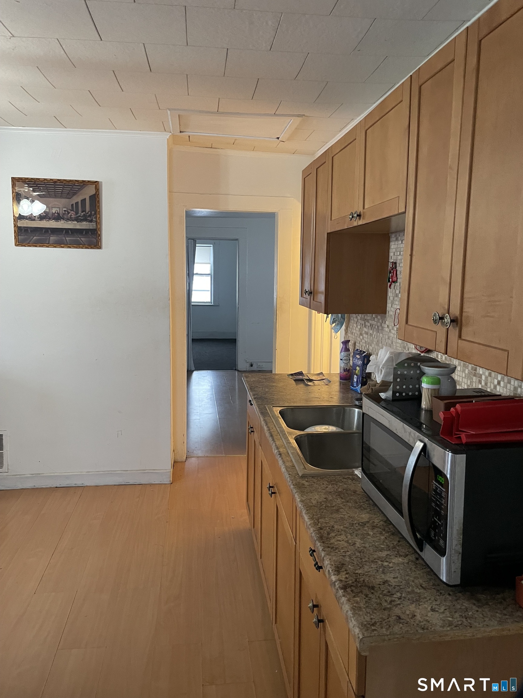 98 Carroll Avenue Bridgeport, CT 06607 - Photo 6 of 25