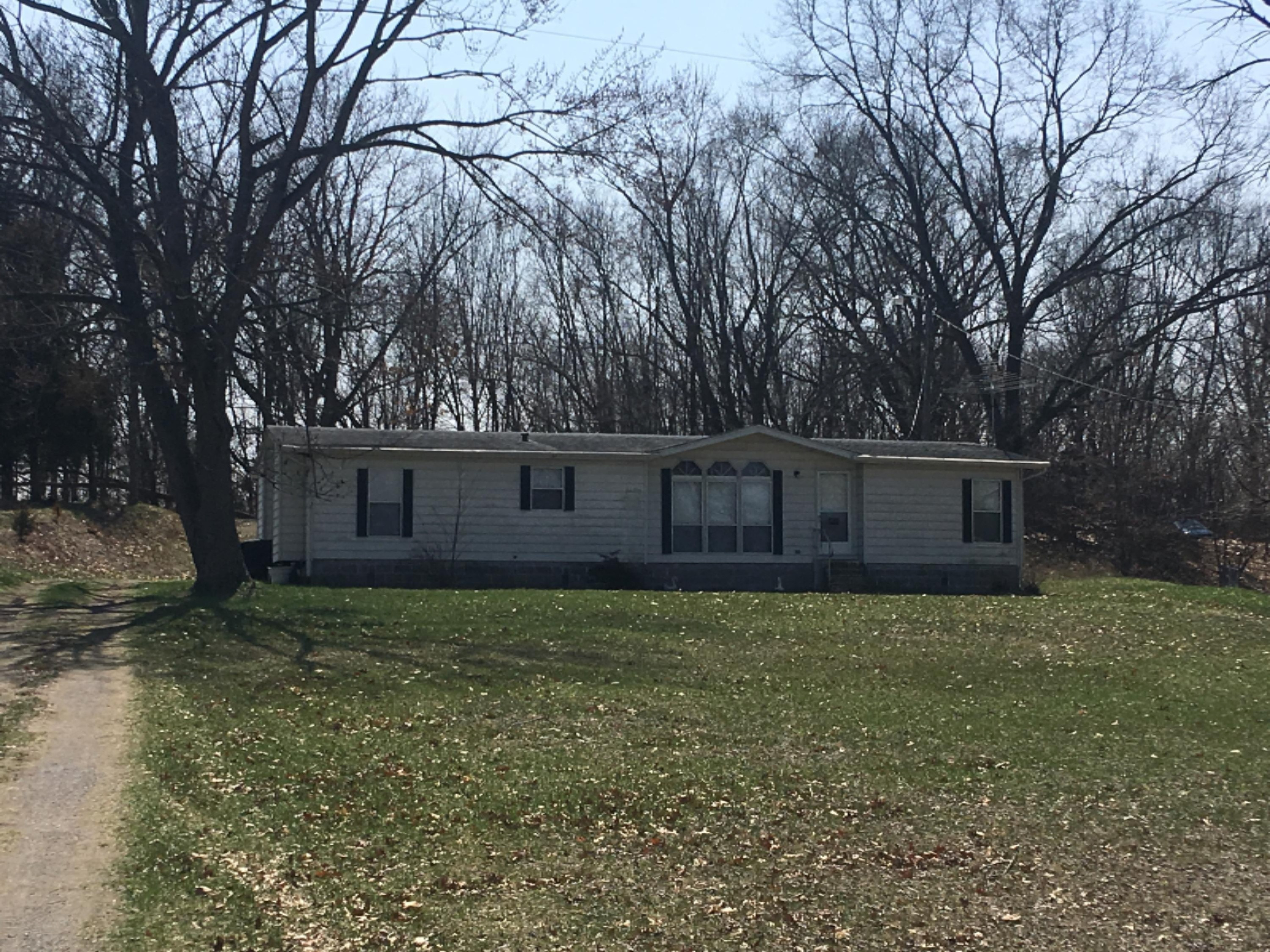 18385 South River Road Three Rivers, MI 49093 - Photo 1 of 17 IMG_4396