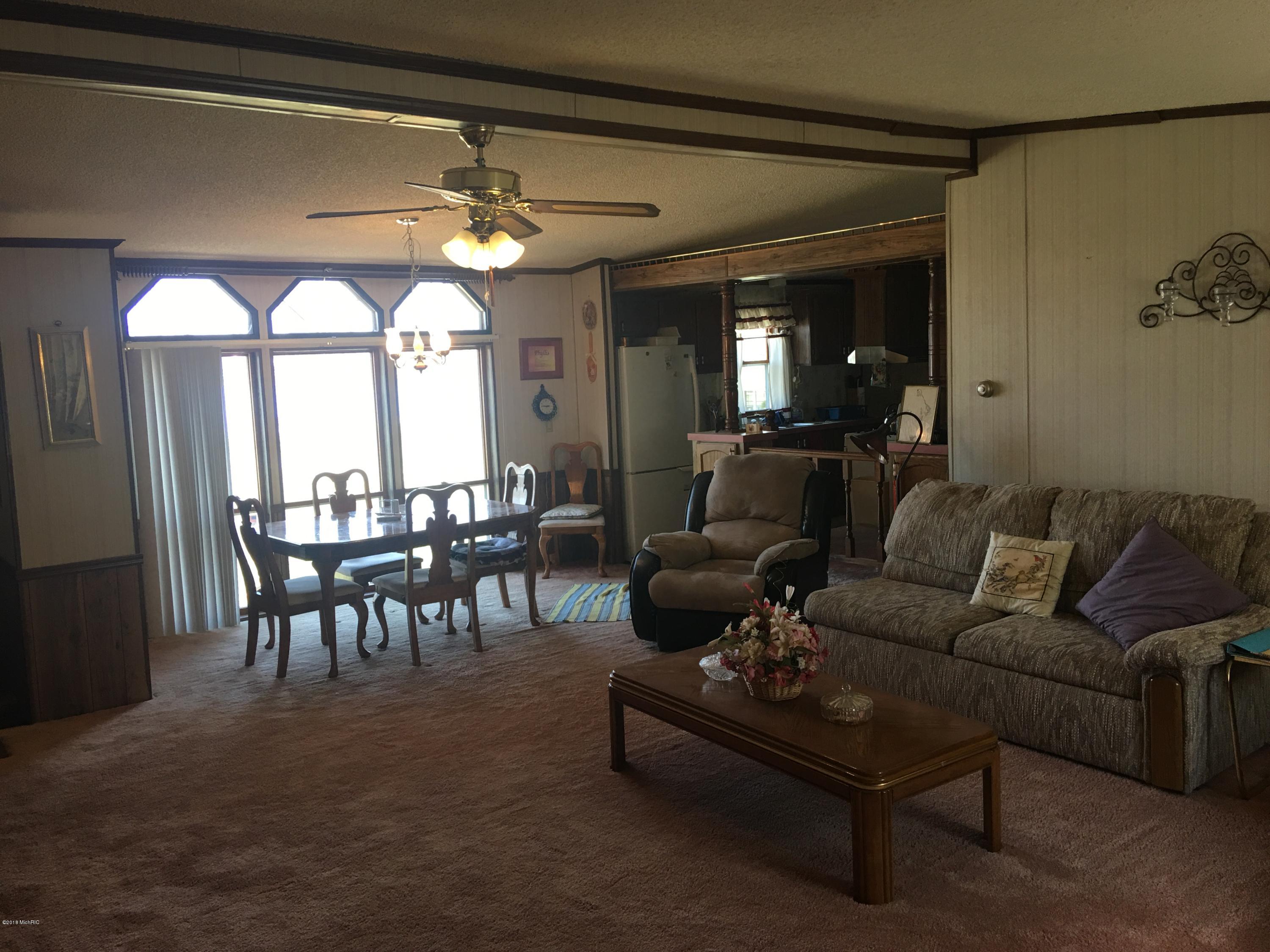 18385 South River Road Three Rivers, MI 49093 - Photo 2 of 17 IMG_4397