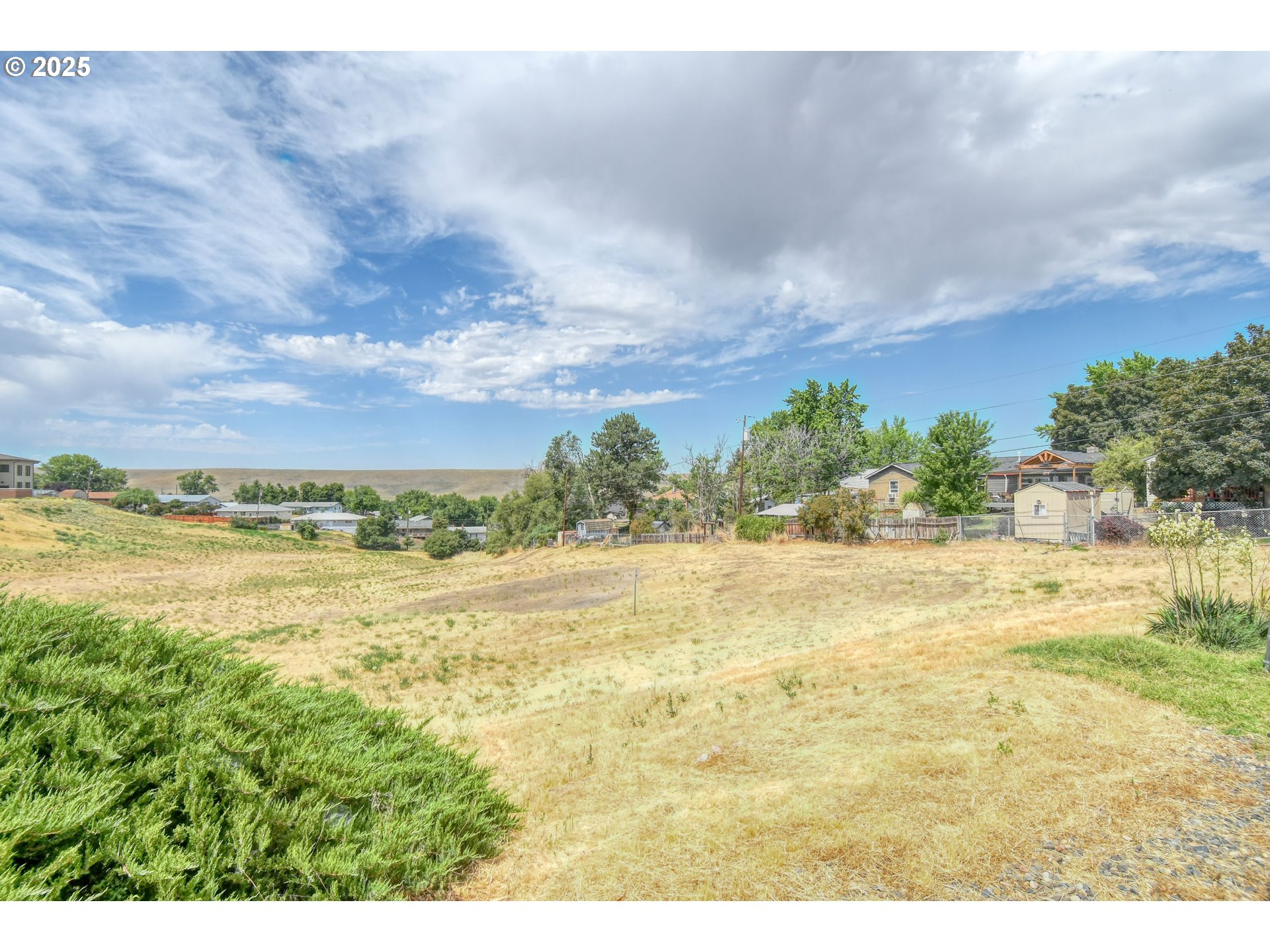 3107 Southwest Ladow Avenue Pendleton, OR 97801 - Photo 32 of 34 a view of an ocean and a beach