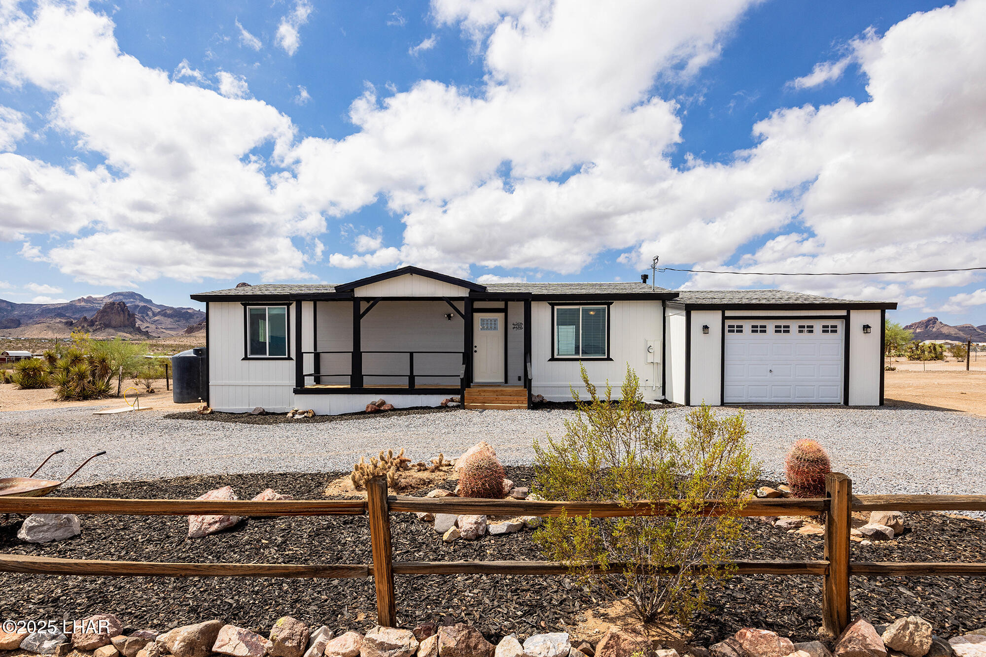 2789 Naco Road Golden Valley, AZ 86413 - Photo 4 of 44 969A4228