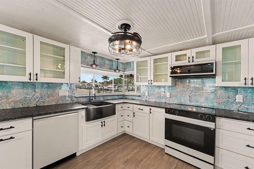 4865 Shell Stream Boulevard New Port Richey, FL 34652 - Photo 8 of 25 Gallery Image 8