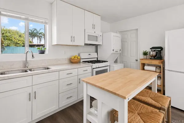 $2,400 | 1312 Missouri Avenue, Oceanside, CA 92054