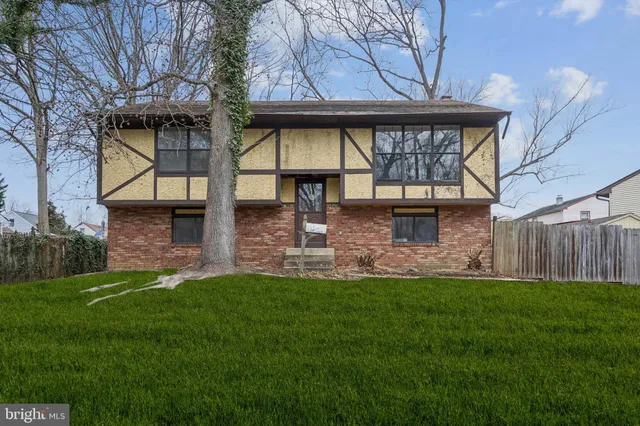 a view of a porch with a yard