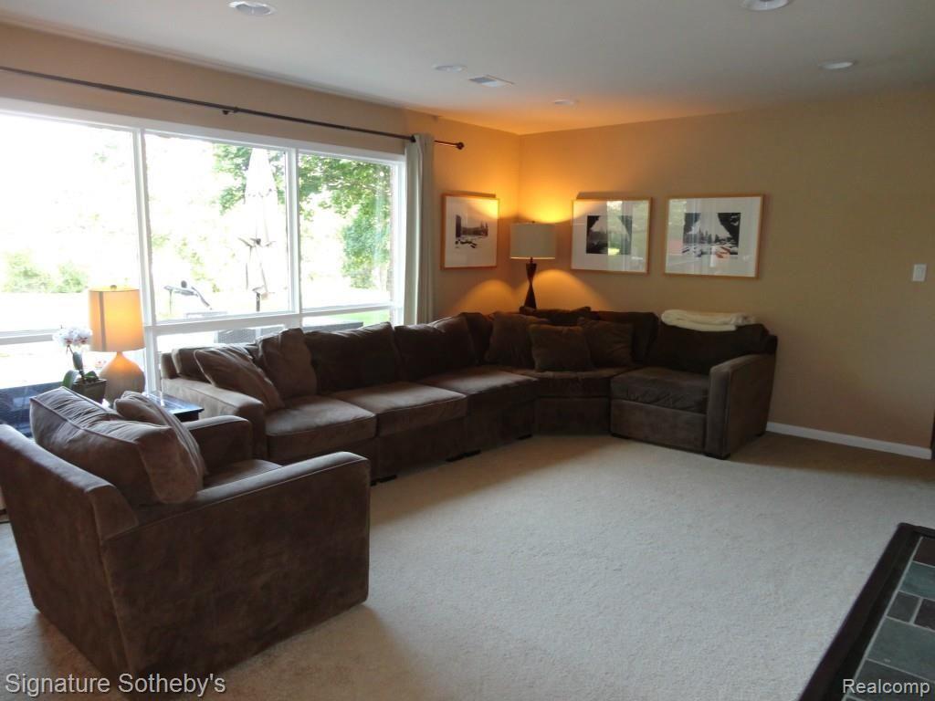 888 Helston Road Bloomfield Hills, MI 48304 - Photo 8 of 16 196.jpg