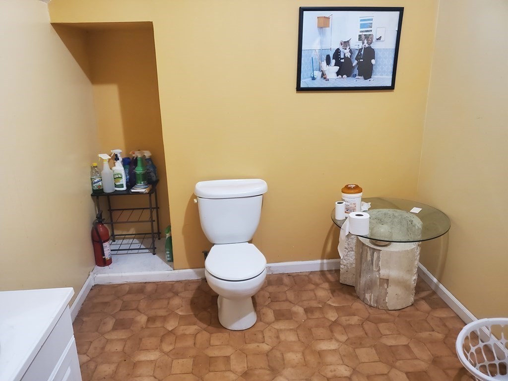 57-59 Groveland Street Springfield, MA 01108 - Photo 4 of 21 Gallery Image 4