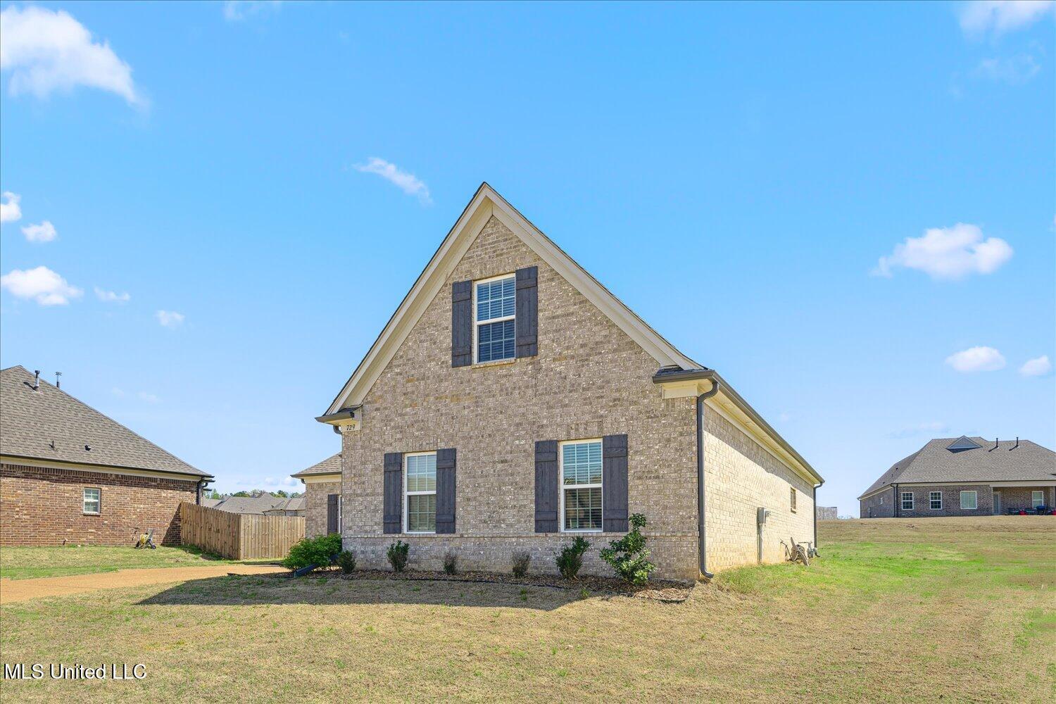 729 Rikard Drive Hernando, MS 38632 - Photo 3 of 27 03-03-2095740sj-729 Rikard Dr