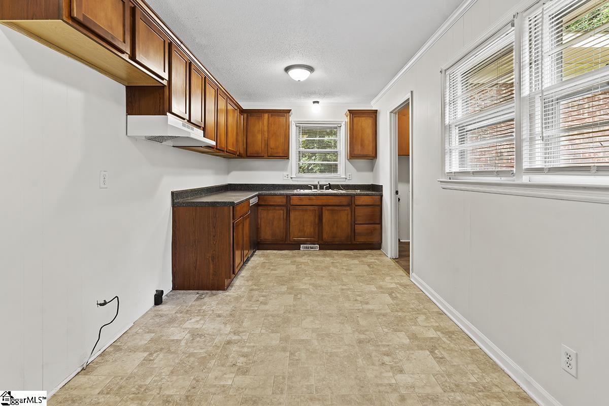 107 Avondale Road Greenwood, SC 29649 - Photo 4 of 14