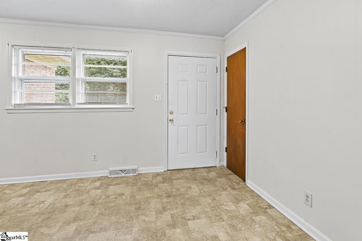 107 Avondale Road Greenwood, SC 29649 - Photo 6 of 14