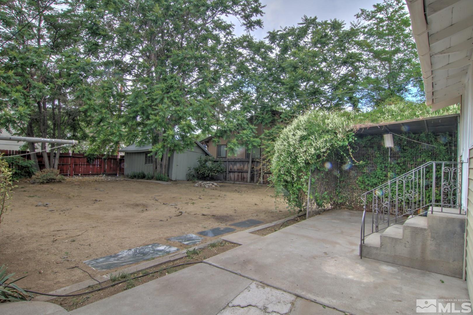 440 East 8th Street Reno, NV 89512 - Photo 16 of 23 a backyard of a house with lots of green space