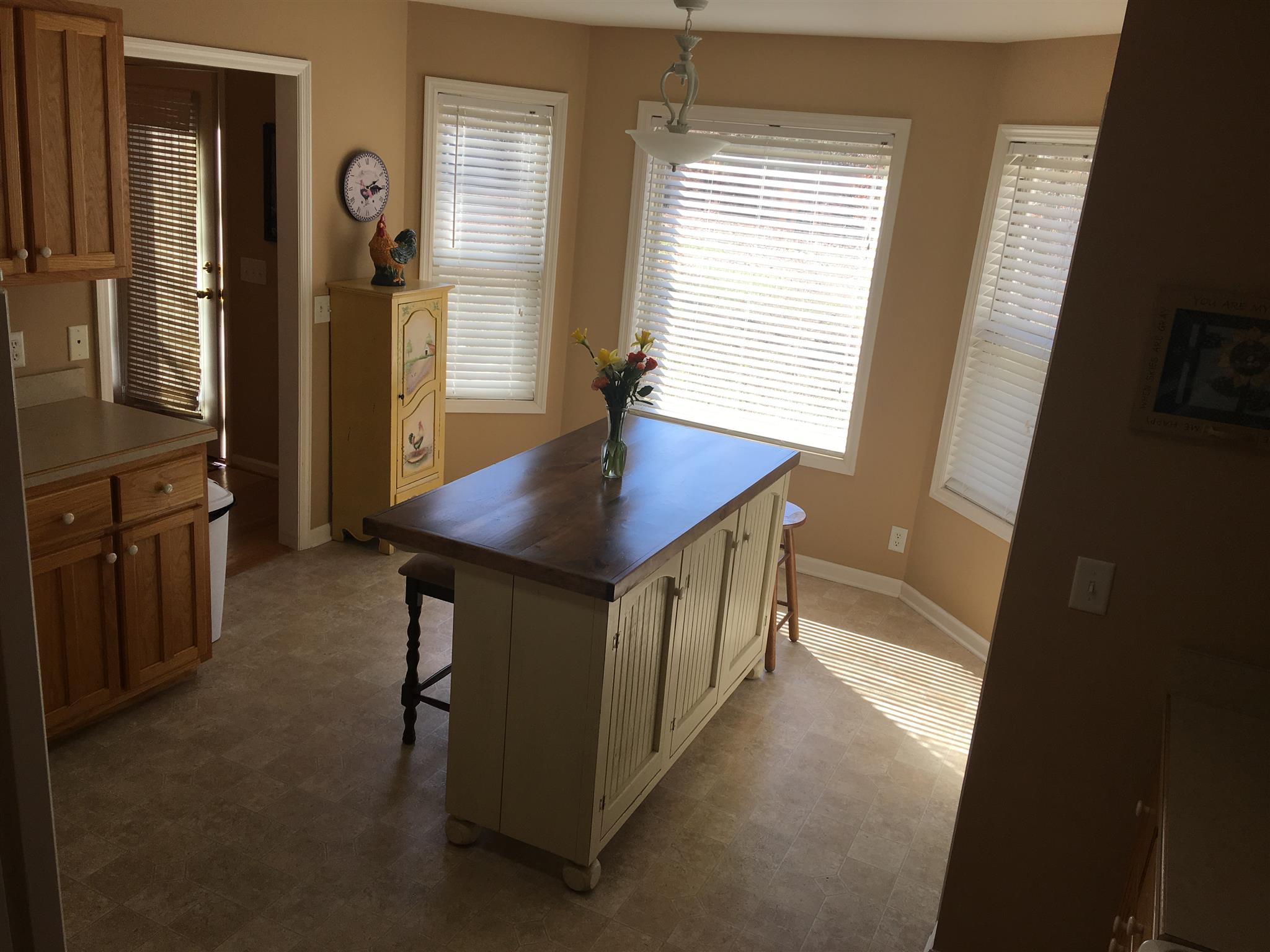 1147 Simms Heights Road Kingston Springs, TN 37082 - Photo 9 of 30 Eat-In Kitchen with Bay Windows. Lots of natural light