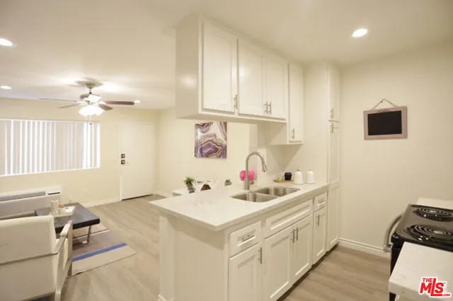 $1,950 | 536 South Manhattan Place, Unit 424, Los Angeles, CA 90020