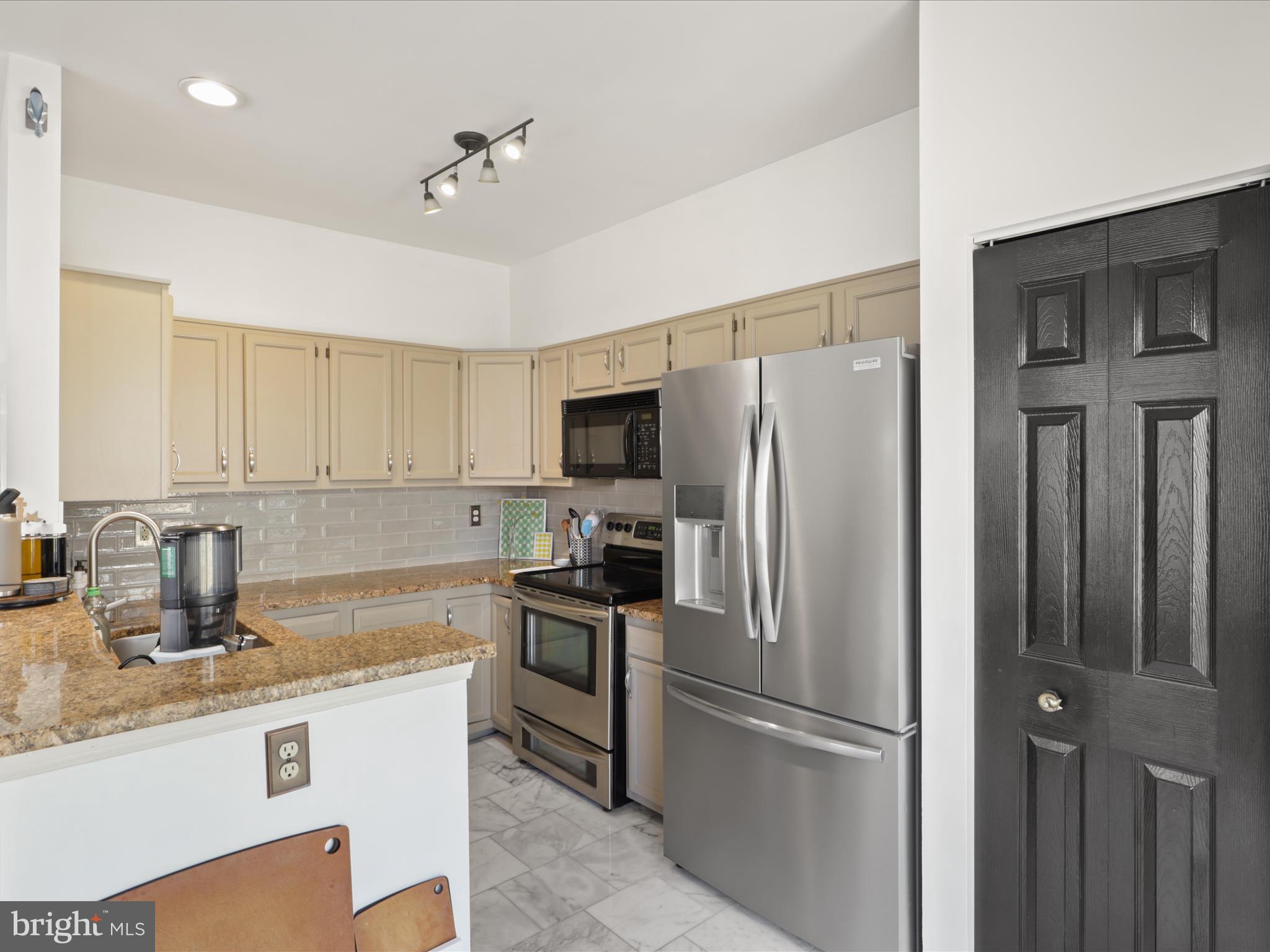 3906 Elbert Avenue Alexandria, VA 22305 - Photo 12 of 40 a kitchen with stainless steel appliances granite countertop a refrigerator and a sink
