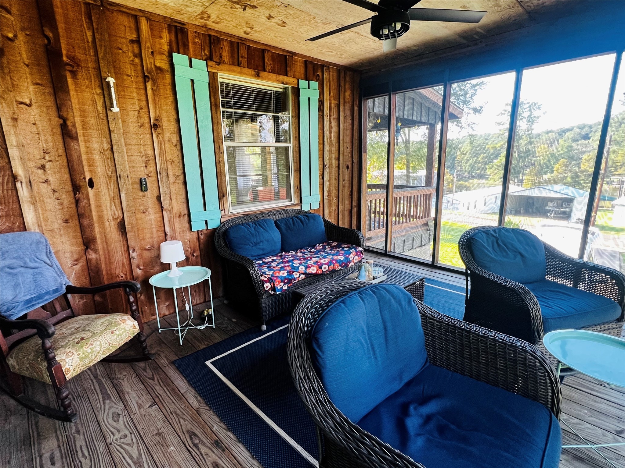 523 Beechridge Loop Hemphill, TX 75948 - Photo 15 of 18 a living room with furniture and a window