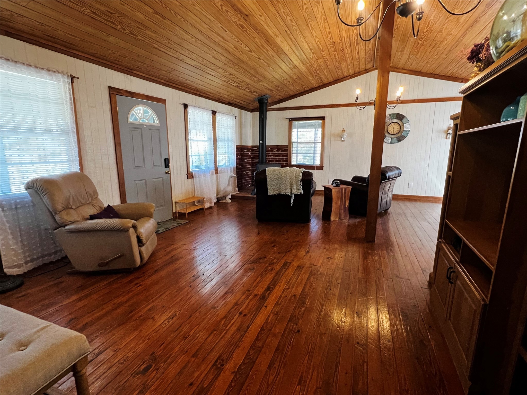 523 Beechridge Loop Hemphill, TX 75948 - Photo 4 of 18 a living room with furniture and a wooden floor