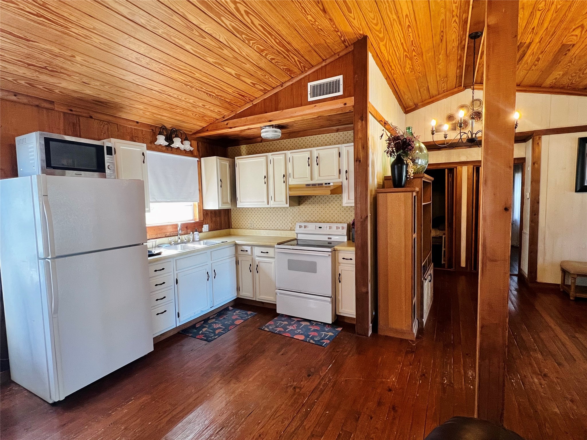 523 Beechridge Loop Hemphill, TX 75948 - Photo 5 of 18 a kitchen with a refrigerator a stove top oven a sink and dishwasher with wooden floor