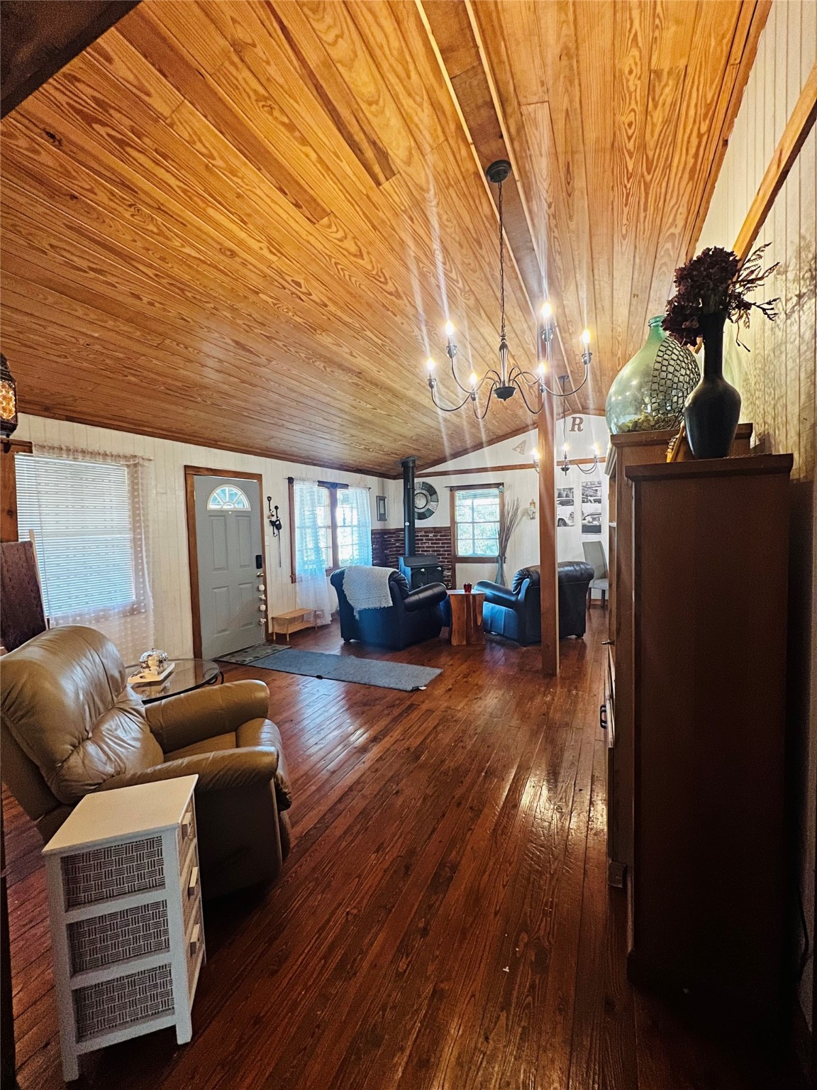 523 Beechridge Loop Hemphill, TX 75948 - Photo 8 of 18 a living room with furniture and a wooden floor