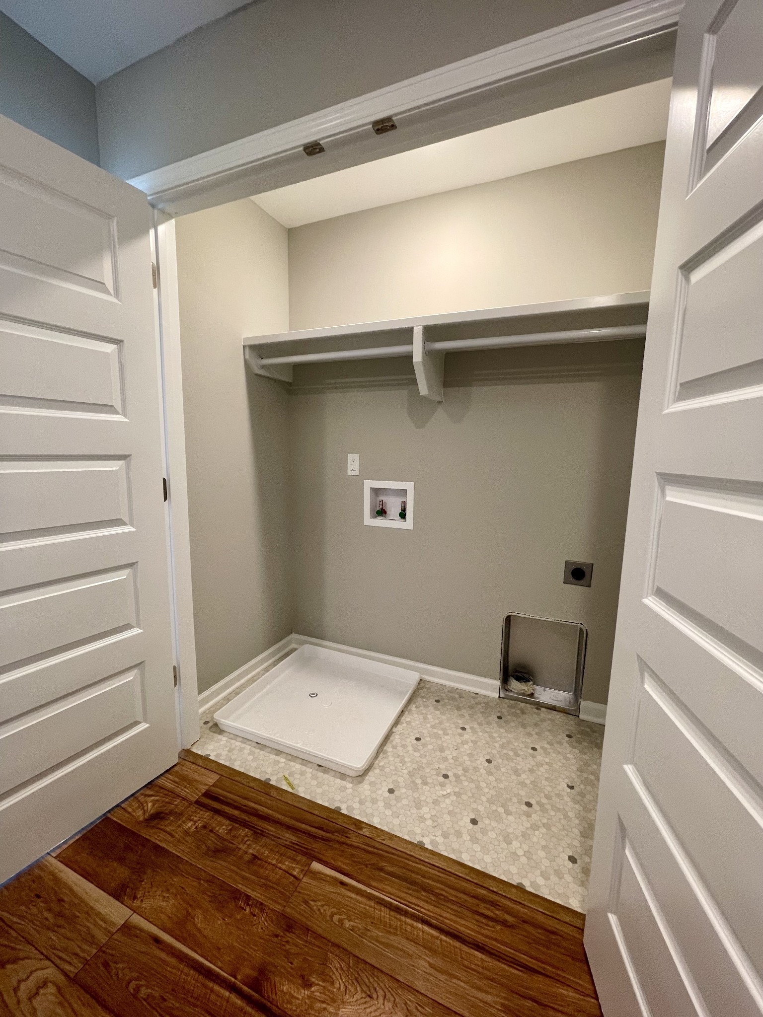 208 Power Avenue, Unit D Murfreesboro, TN 37129 - Photo 9 of 14 a bedroom with a bed and a window