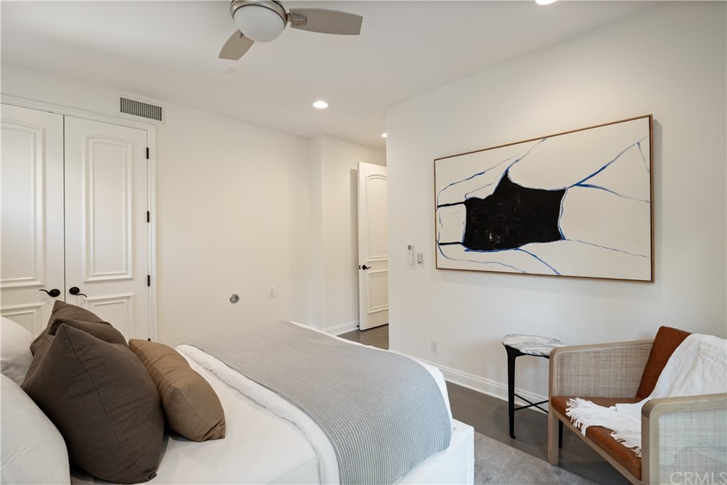 2211 Vista Drive Manhattan Beach, CA 90266 - Photo 44 of 48 a bedroom with a bed and a chair