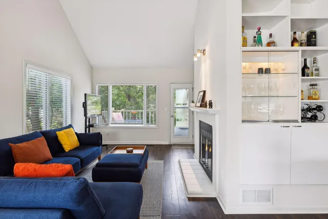 $390,000 | 2824 Kenwood Isles Drive, Minneapolis, MN 55408