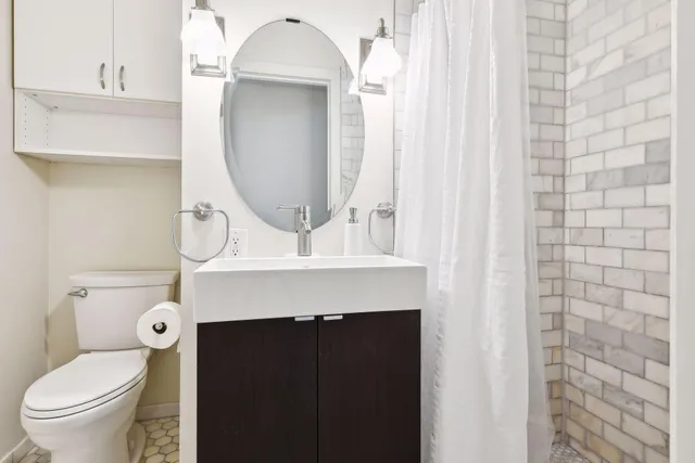 $390,000 | 2824 Kenwood Isles Drive, Minneapolis, MN 55408