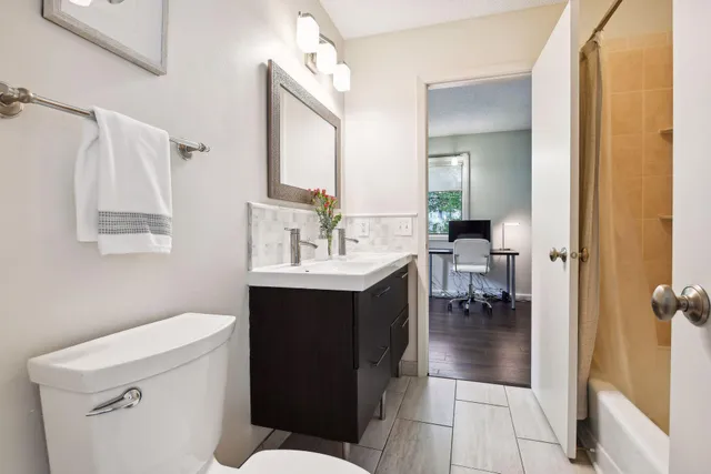 $390,000 | 2824 Kenwood Isles Drive, Minneapolis, MN 55408