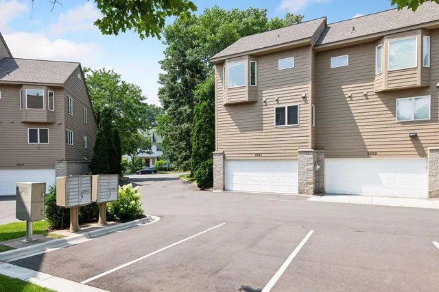 $390,000 | 2824 Kenwood Isles Drive, Minneapolis, MN 55408