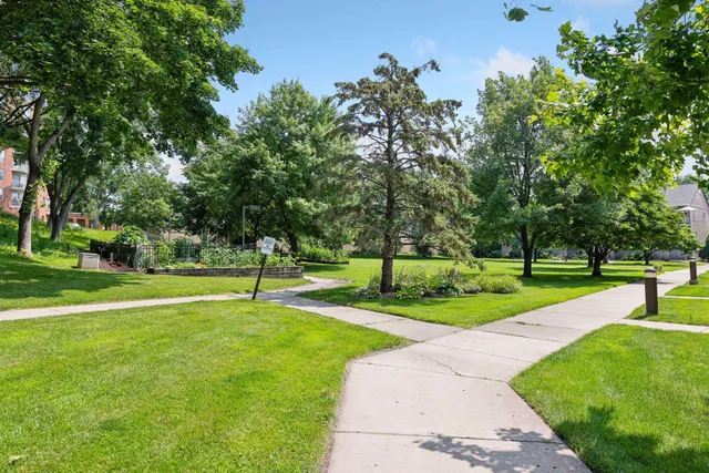 $390,000 | 2824 Kenwood Isles Drive, Minneapolis, MN 55408