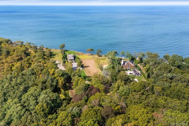$2,250,000 | 4760 Blue Horizon Bluffs, Peconic, NY 11958