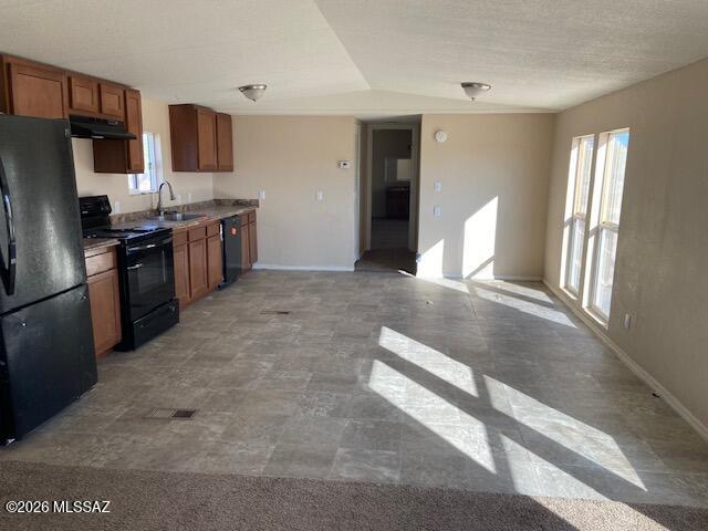 9290 South Avra Road Tucson, AZ 85736 - Photo 2 of 11 kitchen and eat in area