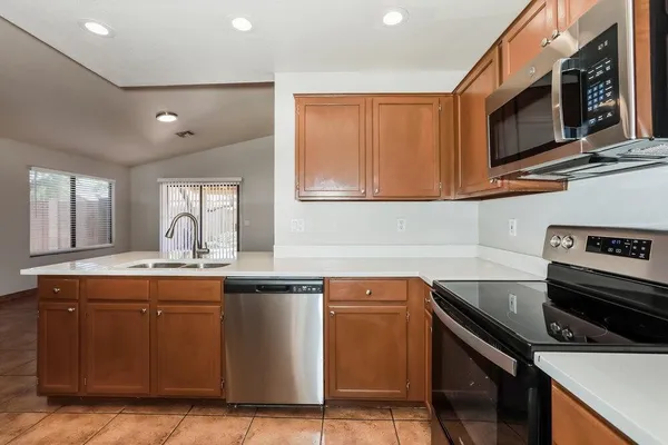 $1,920 | 8515 West Elm Street, Phoenix, AZ 85037