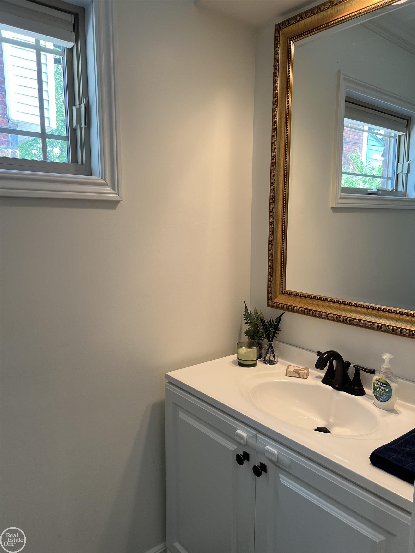 1870 Prestwick Road Grosse Pointe Woods, MI 48236 - Photo 46 of 66