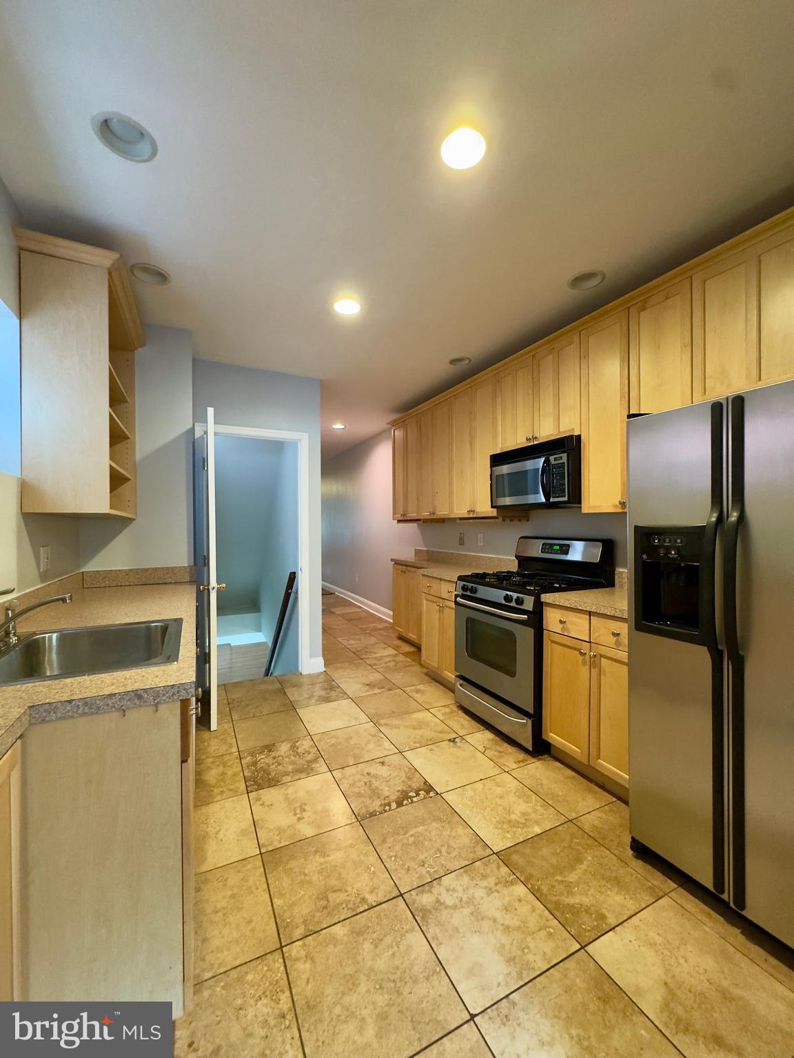 816 West 37th Street Baltimore, MD 21211 - Photo 10 of 22