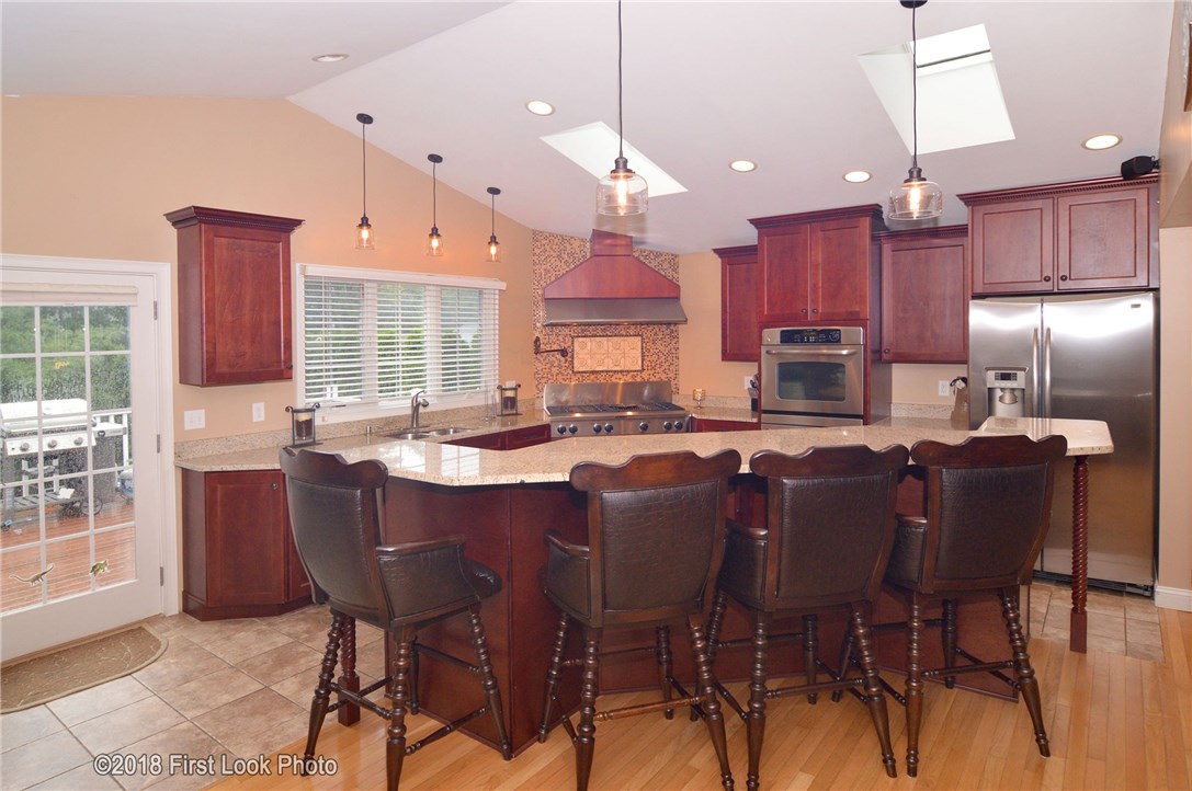 15 Meader Pond Road Lincoln, RI 02865 - Photo 5 of 38
